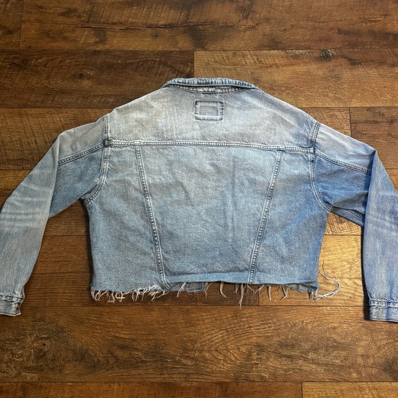 American Eagle Cropped Denim Jacket - Picture 5 of 5